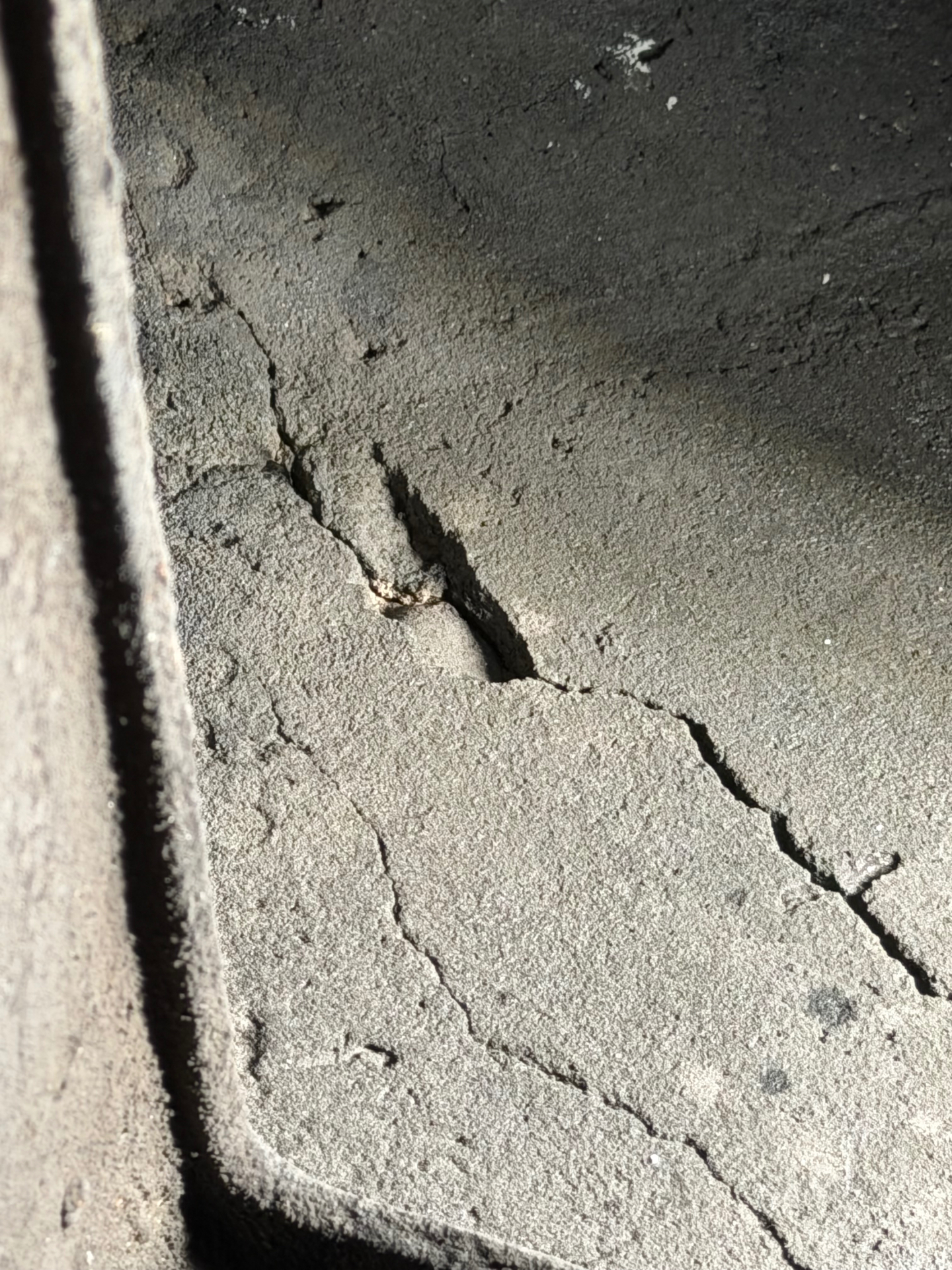 Cracked, gapped smoke chamber masonry before restoration